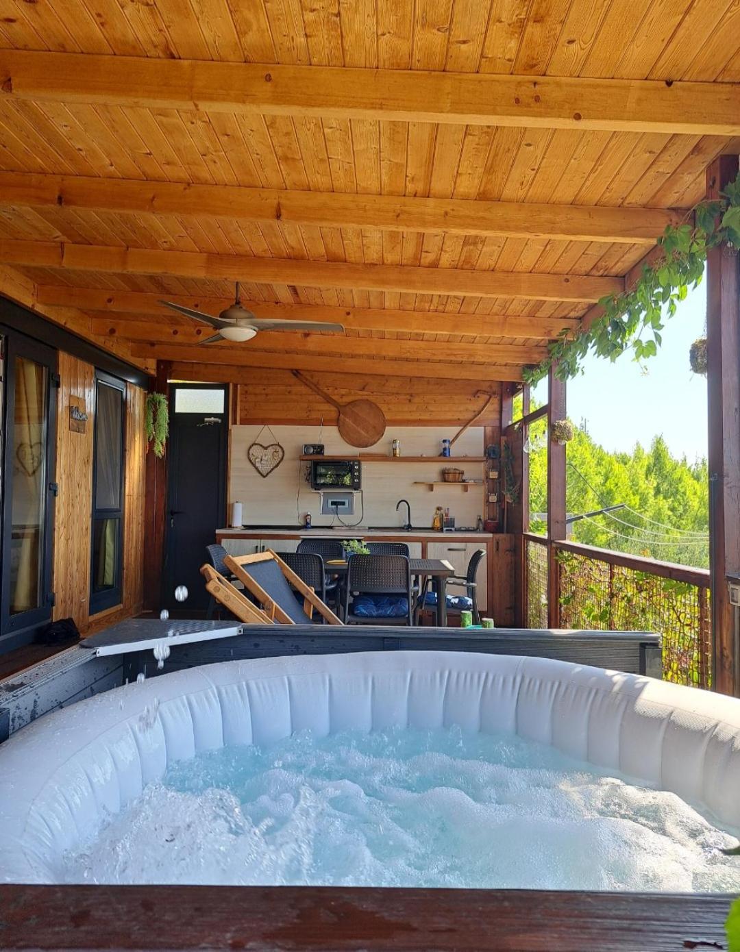 Villa Bella vista with jacuzzi Omiš Esterno foto
